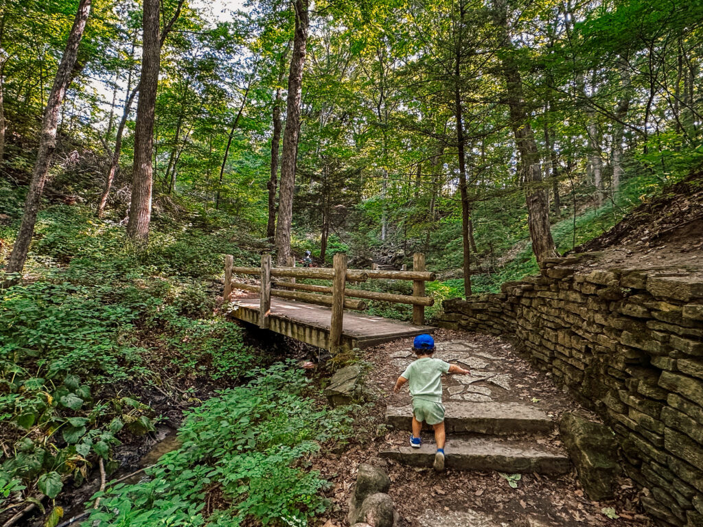 7 bridges hiking trail, Milwaukee Wisconsin