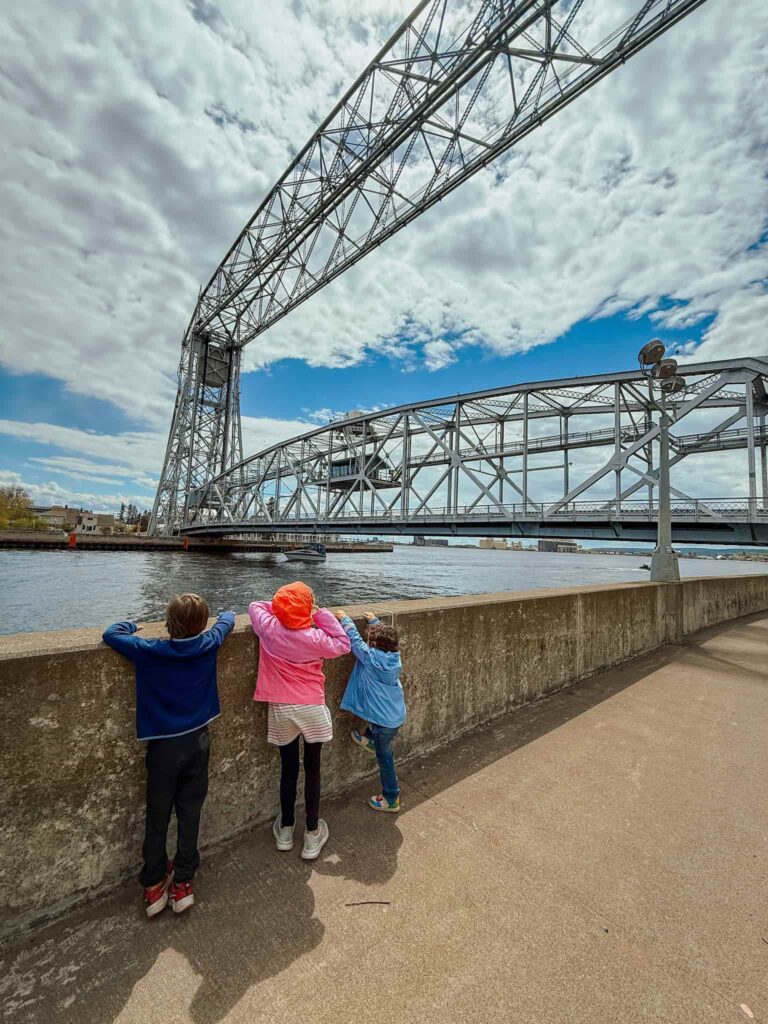 kids looking out across canal in duluth